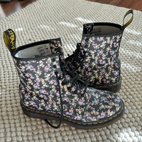 Dr. Martens Shoes - Floral Dr Martens - Like New